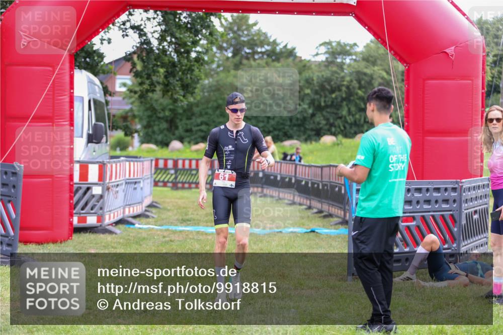 21.06.2026 - 29. Vierlanden-Triathlon Andreas Tolksdorf http://msf.ph/oto/9918815 21.06.2026 12:27:44 Ziel 61 meine-sportfotos.de