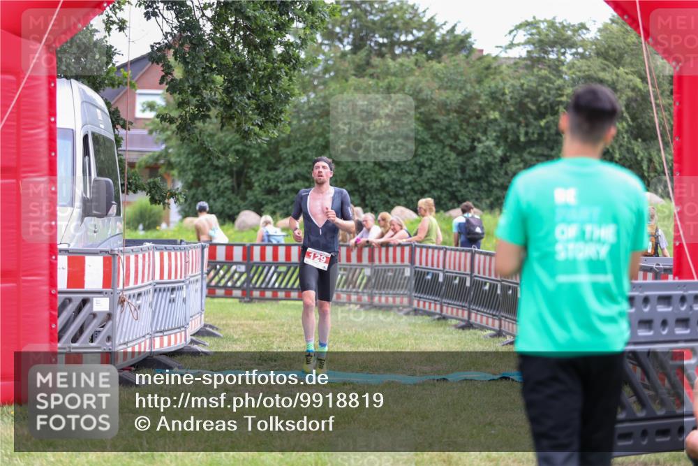 21.06.2026 - 29. Vierlanden-Triathlon Andreas Tolksdorf http://msf.ph/oto/9918819 21.06.2026 12:28:48 Ziel 129 meine-sportfotos.de