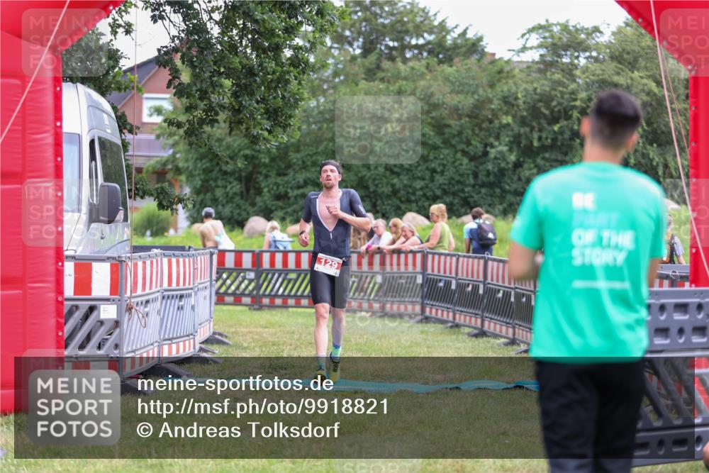21.06.2026 - 29. Vierlanden-Triathlon Andreas Tolksdorf http://msf.ph/oto/9918821 21.06.2026 12:28:48 Ziel 129 meine-sportfotos.de