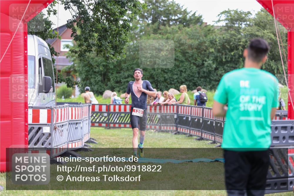 21.06.2026 - 29. Vierlanden-Triathlon Andreas Tolksdorf http://msf.ph/oto/9918822 21.06.2026 12:28:48 Ziel 129 meine-sportfotos.de
