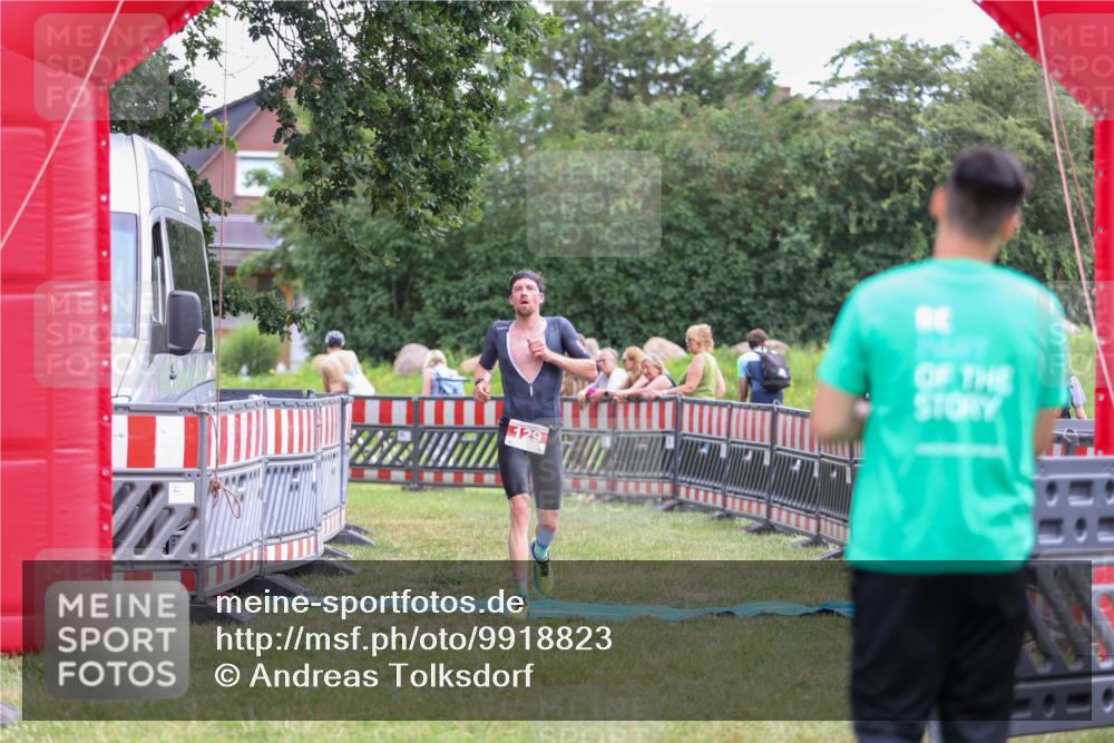 21.06.2026 - 29. Vierlanden-Triathlon Andreas Tolksdorf http://msf.ph/oto/9918823 21.06.2026 12:28:48 Ziel 129 meine-sportfotos.de