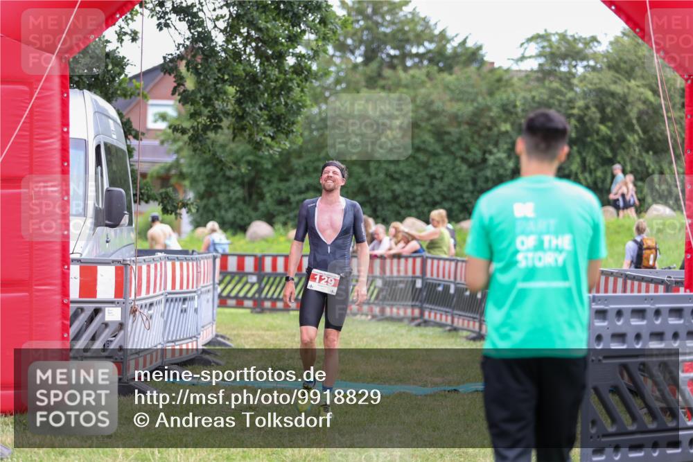 21.06.2026 - 29. Vierlanden-Triathlon Andreas Tolksdorf http://msf.ph/oto/9918829 21.06.2026 12:28:50 Ziel 129 meine-sportfotos.de