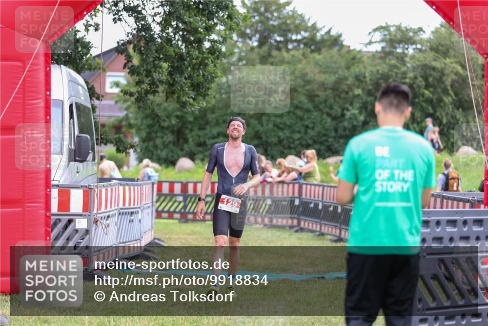 21.06.2026 - 29. Vierlanden-Triathlon Andreas Tolksdorf http://msf.ph/oto/9918834 21.06.2026 12:28:50 Ziel 129 meine-sportfotos.de