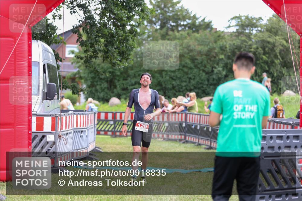 21.06.2026 - 29. Vierlanden-Triathlon Andreas Tolksdorf http://msf.ph/oto/9918835 21.06.2026 12:28:50 Ziel 129 meine-sportfotos.de