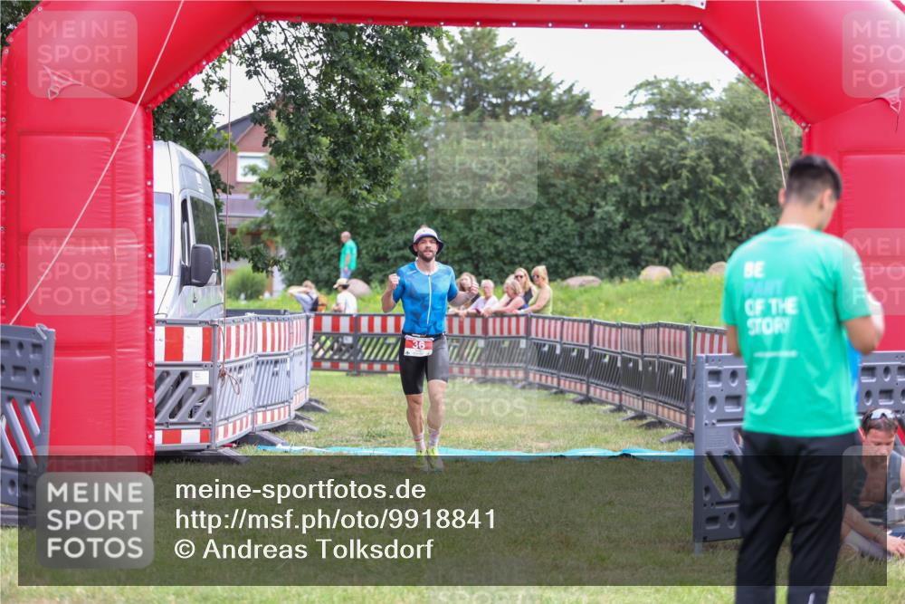 21.06.2026 - 29. Vierlanden-Triathlon Andreas Tolksdorf http://msf.ph/oto/9918841 21.06.2026 12:29:04 Ziel 31, 36 meine-sportfotos.de