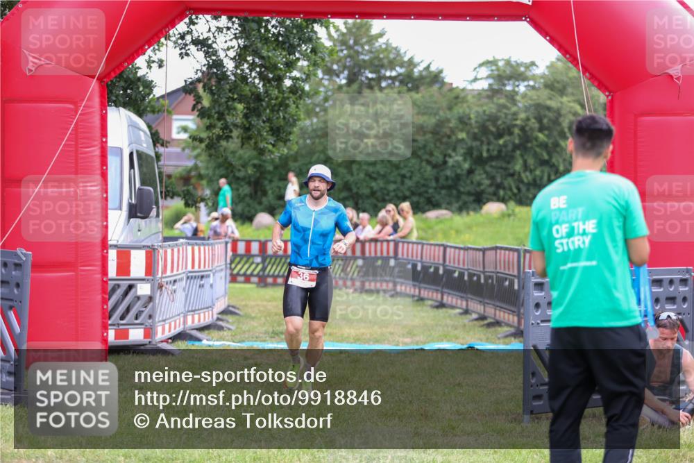 21.06.2026 - 29. Vierlanden-Triathlon Andreas Tolksdorf http://msf.ph/oto/9918846 21.06.2026 12:29:05 Ziel 31, 32, 36 meine-sportfotos.de