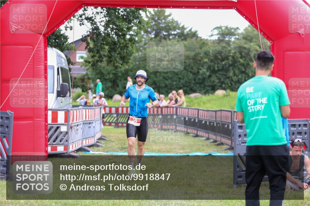 21.06.2026 - 29. Vierlanden-Triathlon Andreas Tolksdorf http://msf.ph/oto/9918847 21.06.2026 12:29:05 Ziel 31, 32, 36 meine-sportfotos.de
