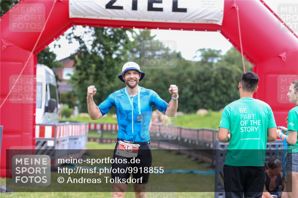 21.06.2026 - 29. Vierlanden-Triathlon Andreas Tolksdorf http://msf.ph/oto/9918855 21.06.2026 12:29:10 Ziel 31, 32 meine-sportfotos.de
