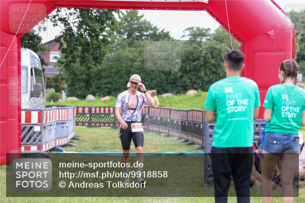21.06.2026 - 29. Vierlanden-Triathlon Andreas Tolksdorf http://msf.ph/oto/9918858 21.06.2026 12:29:15 Ziel 31, 32 meine-sportfotos.de