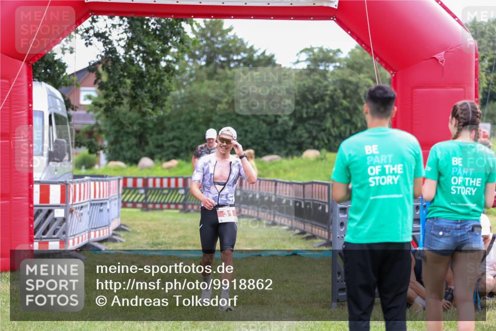 21.06.2026 - 29. Vierlanden-Triathlon Andreas Tolksdorf http://msf.ph/oto/9918862 21.06.2026 12:29:15 Ziel 31, 32 meine-sportfotos.de