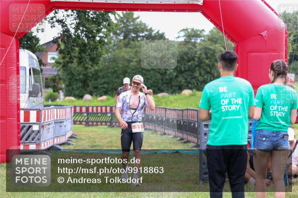 21.06.2026 - 29. Vierlanden-Triathlon Andreas Tolksdorf http://msf.ph/oto/9918863 21.06.2026 12:29:15 Ziel 31, 32 meine-sportfotos.de