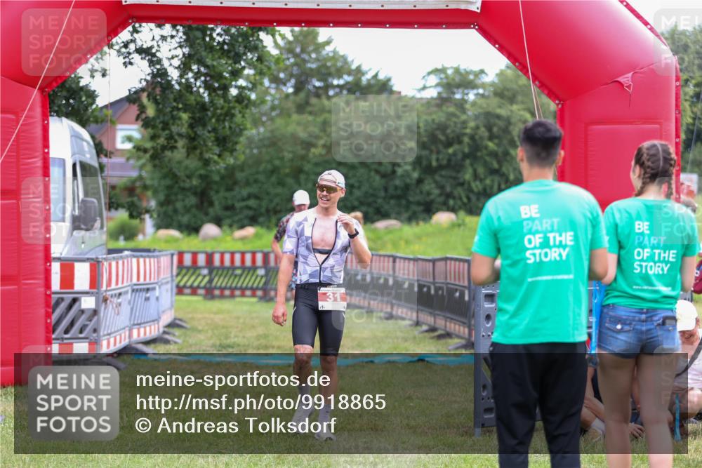 21.06.2026 - 29. Vierlanden-Triathlon Andreas Tolksdorf http://msf.ph/oto/9918865 21.06.2026 12:29:15 Ziel 31, 32 meine-sportfotos.de