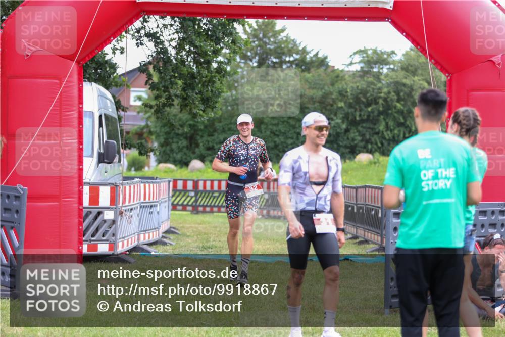 21.06.2026 - 29. Vierlanden-Triathlon Andreas Tolksdorf http://msf.ph/oto/9918867 21.06.2026 12:29:17 Ziel 31, 32 meine-sportfotos.de