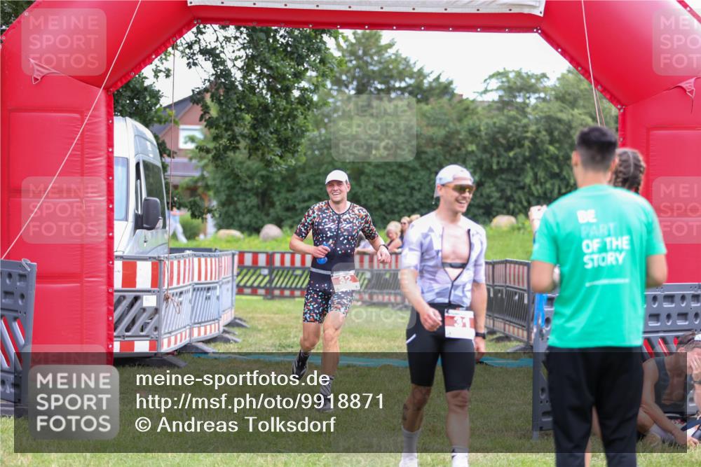 21.06.2026 - 29. Vierlanden-Triathlon Andreas Tolksdorf http://msf.ph/oto/9918871 21.06.2026 12:29:17 Ziel 31, 32 meine-sportfotos.de
