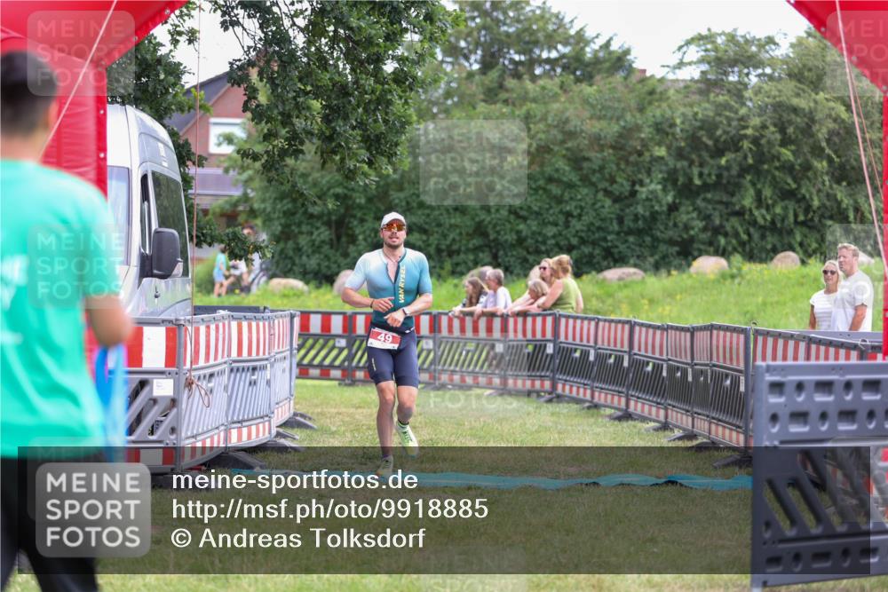 21.06.2026 - 29. Vierlanden-Triathlon Andreas Tolksdorf http://msf.ph/oto/9918885 21.06.2026 12:30:37 Ziel 49 meine-sportfotos.de