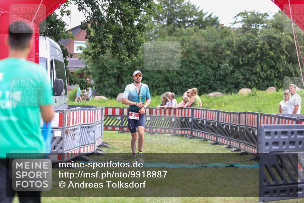 21.06.2026 - 29. Vierlanden-Triathlon Andreas Tolksdorf http://msf.ph/oto/9918887 21.06.2026 12:30:37 Ziel 49 meine-sportfotos.de