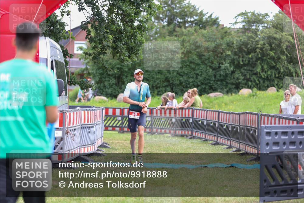 21.06.2026 - 29. Vierlanden-Triathlon Andreas Tolksdorf http://msf.ph/oto/9918888 21.06.2026 12:30:37 Ziel 49 meine-sportfotos.de
