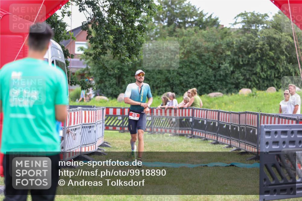 21.06.2026 - 29. Vierlanden-Triathlon Andreas Tolksdorf http://msf.ph/oto/9918890 21.06.2026 12:30:37 Ziel 49 meine-sportfotos.de
