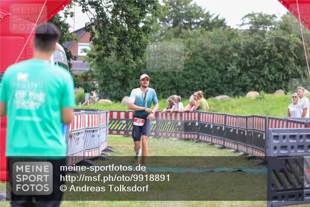 21.06.2026 - 29. Vierlanden-Triathlon Andreas Tolksdorf http://msf.ph/oto/9918891 21.06.2026 12:30:37 Ziel 49 meine-sportfotos.de