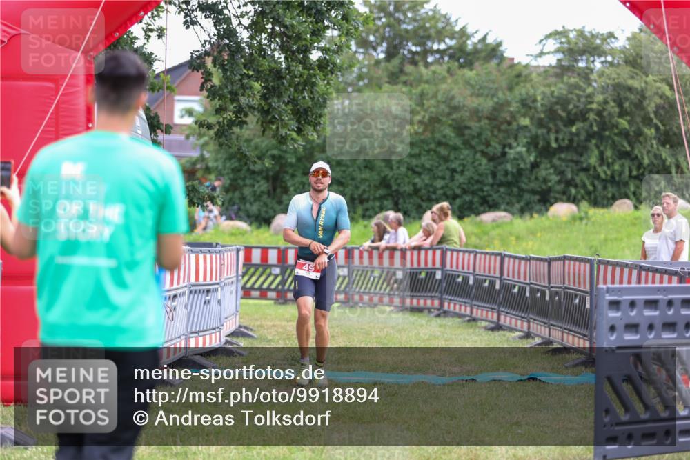 21.06.2026 - 29. Vierlanden-Triathlon Andreas Tolksdorf http://msf.ph/oto/9918894 21.06.2026 12:30:37 Ziel 49 meine-sportfotos.de