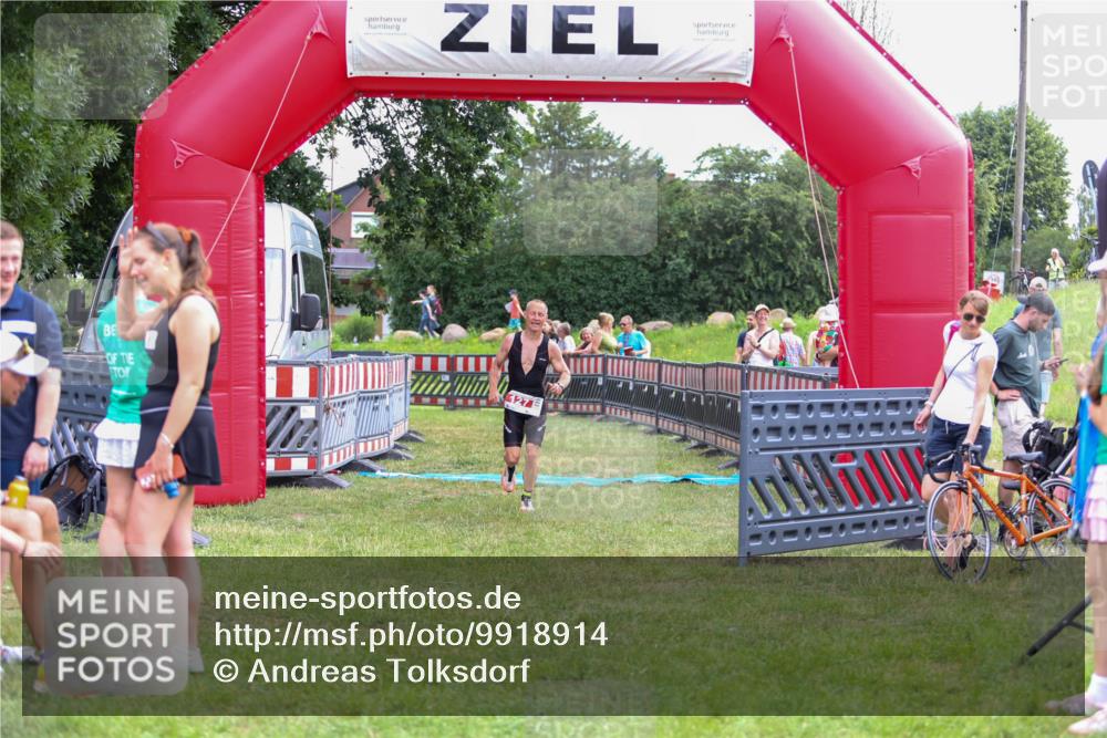 21.06.2026 - 29. Vierlanden-Triathlon Andreas Tolksdorf http://msf.ph/oto/9918914 21.06.2026 12:33:16 Ziel 127, 169 meine-sportfotos.de