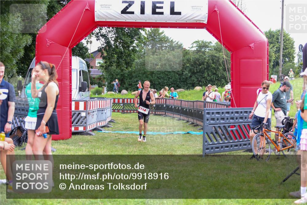 21.06.2026 - 29. Vierlanden-Triathlon Andreas Tolksdorf http://msf.ph/oto/9918916 21.06.2026 12:33:16 Ziel 127, 169 meine-sportfotos.de