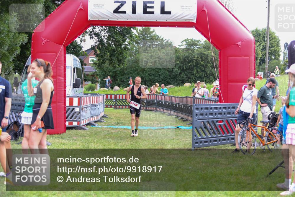 21.06.2026 - 29. Vierlanden-Triathlon Andreas Tolksdorf http://msf.ph/oto/9918917 21.06.2026 12:33:16 Ziel 127, 169 meine-sportfotos.de