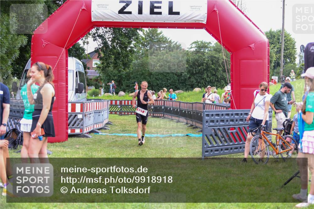 21.06.2026 - 29. Vierlanden-Triathlon Andreas Tolksdorf http://msf.ph/oto/9918918 21.06.2026 12:33:16 Ziel 127, 169 meine-sportfotos.de