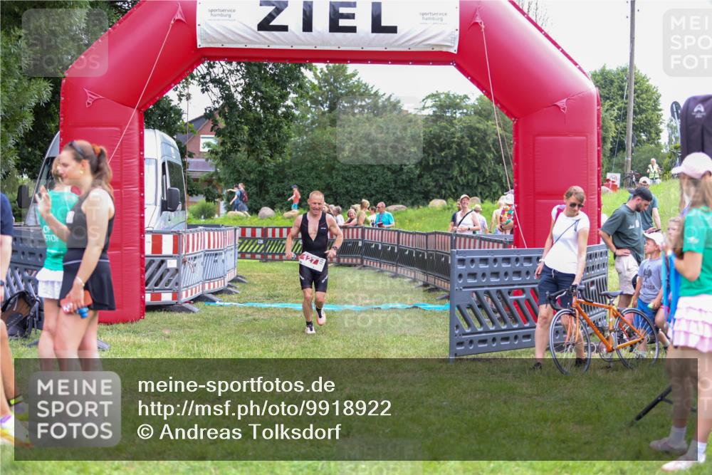 21.06.2026 - 29. Vierlanden-Triathlon Andreas Tolksdorf http://msf.ph/oto/9918922 21.06.2026 12:33:16 Ziel 127, 169 meine-sportfotos.de