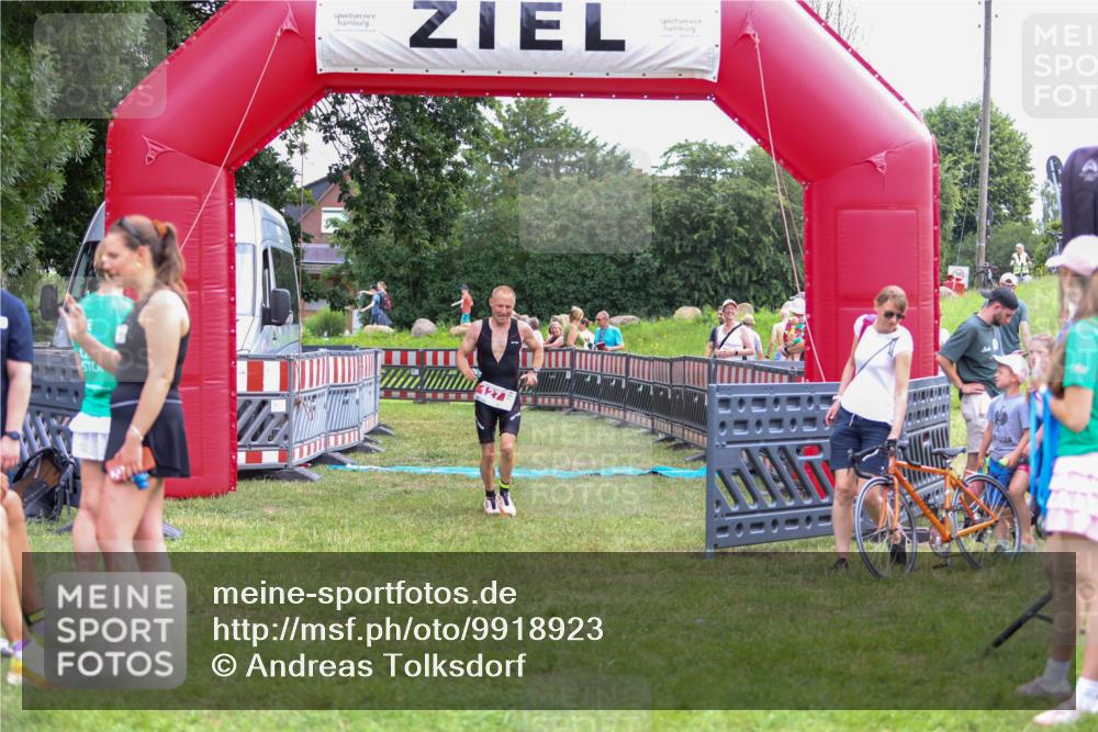 21.06.2026 - 29. Vierlanden-Triathlon Andreas Tolksdorf http://msf.ph/oto/9918923 21.06.2026 12:33:16 Ziel 127, 169 meine-sportfotos.de