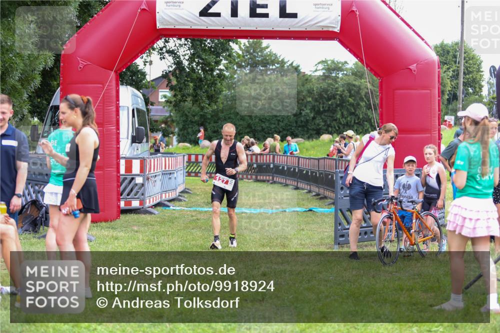 21.06.2026 - 29. Vierlanden-Triathlon Andreas Tolksdorf http://msf.ph/oto/9918924 21.06.2026 12:33:17 Ziel 127, 169 meine-sportfotos.de