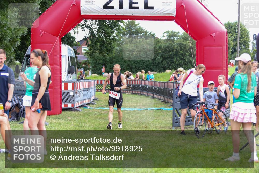 21.06.2026 - 29. Vierlanden-Triathlon Andreas Tolksdorf http://msf.ph/oto/9918925 21.06.2026 12:33:17 Ziel 127, 169 meine-sportfotos.de