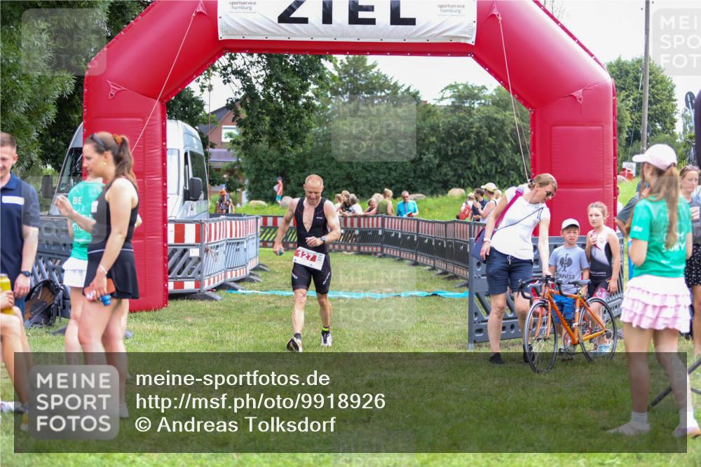 21.06.2026 - 29. Vierlanden-Triathlon Andreas Tolksdorf http://msf.ph/oto/9918926 21.06.2026 12:33:17 Ziel 127, 169 meine-sportfotos.de