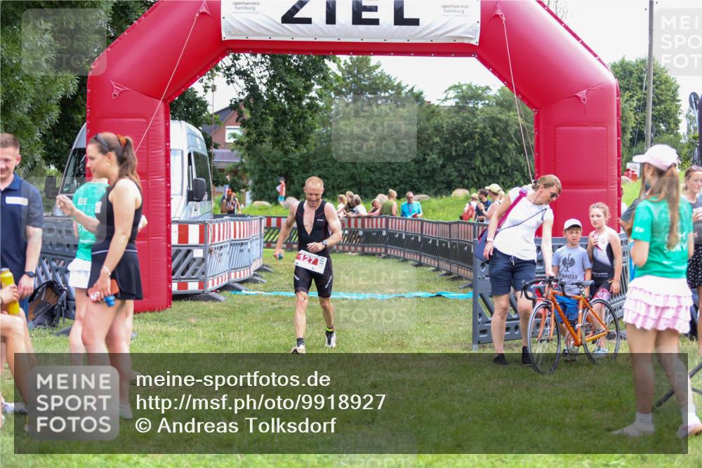 21.06.2026 - 29. Vierlanden-Triathlon Andreas Tolksdorf http://msf.ph/oto/9918927 21.06.2026 12:33:17 Ziel 127, 169 meine-sportfotos.de