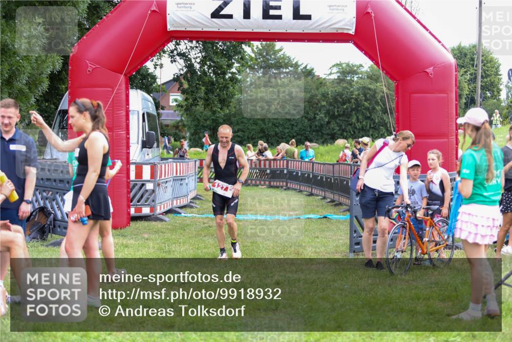 21.06.2026 - 29. Vierlanden-Triathlon Andreas Tolksdorf http://msf.ph/oto/9918932 21.06.2026 12:33:18 Ziel 127, 169 meine-sportfotos.de