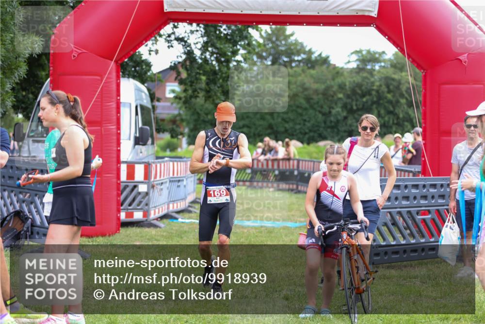 21.06.2026 - 29. Vierlanden-Triathlon Andreas Tolksdorf http://msf.ph/oto/9918939 21.06.2026 12:33:25 Ziel 169 meine-sportfotos.de