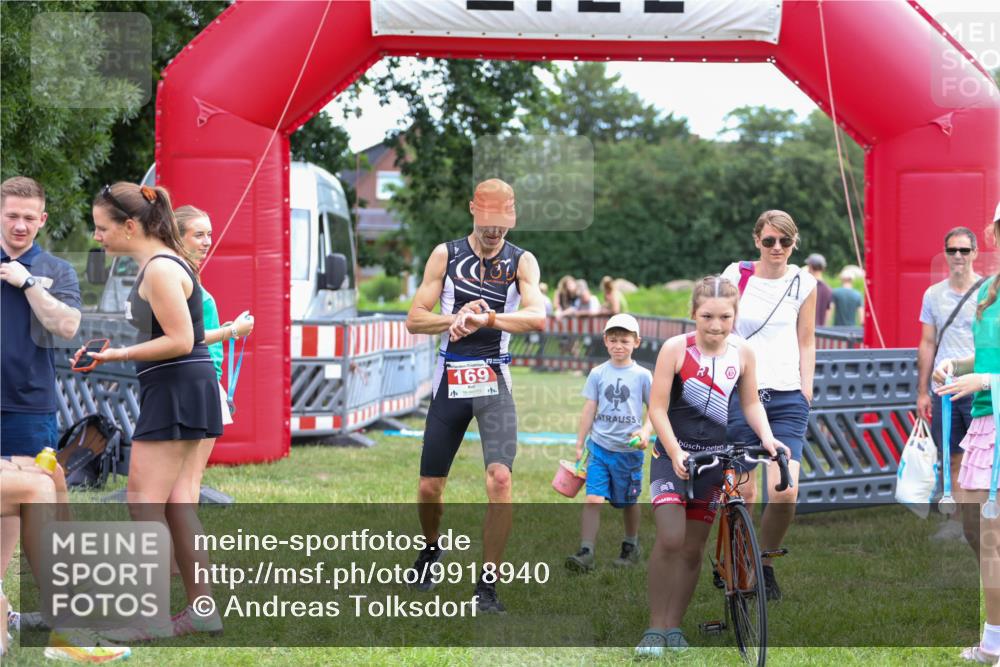 21.06.2026 - 29. Vierlanden-Triathlon Andreas Tolksdorf http://msf.ph/oto/9918940 21.06.2026 12:33:26 Ziel 169 meine-sportfotos.de