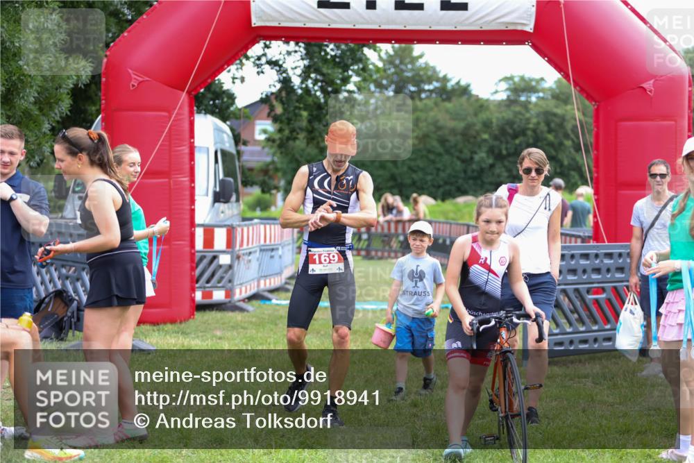 21.06.2026 - 29. Vierlanden-Triathlon Andreas Tolksdorf http://msf.ph/oto/9918941 21.06.2026 12:33:26 Ziel 169 meine-sportfotos.de
