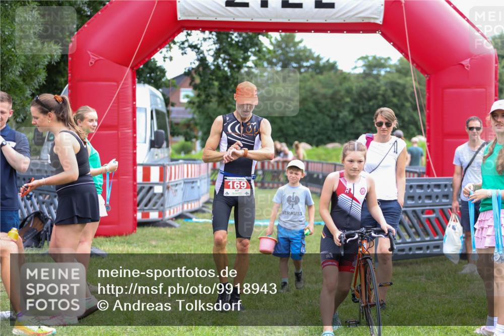 21.06.2026 - 29. Vierlanden-Triathlon Andreas Tolksdorf http://msf.ph/oto/9918943 21.06.2026 12:33:26 Ziel 169 meine-sportfotos.de