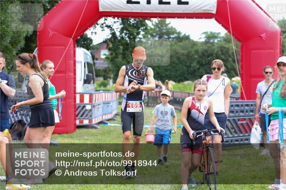 21.06.2026 - 29. Vierlanden-Triathlon Andreas Tolksdorf http://msf.ph/oto/9918944 21.06.2026 12:33:26 Ziel 169 meine-sportfotos.de