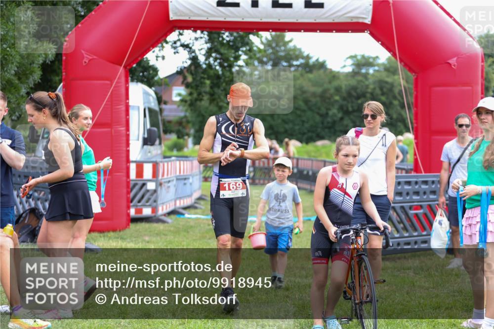 21.06.2026 - 29. Vierlanden-Triathlon Andreas Tolksdorf http://msf.ph/oto/9918945 21.06.2026 12:33:27 Ziel 169 meine-sportfotos.de
