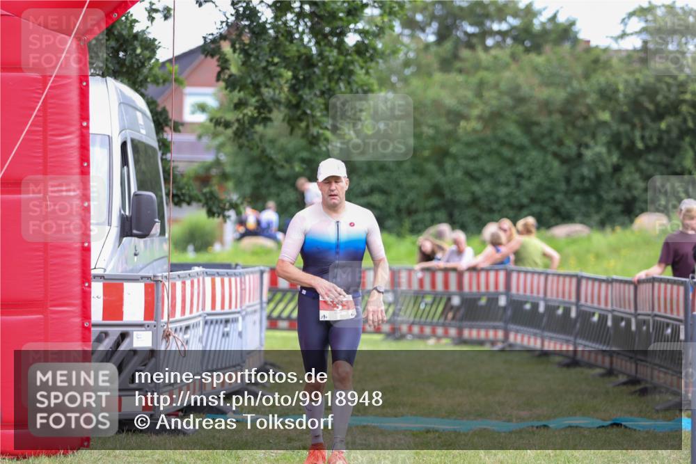21.06.2026 - 29. Vierlanden-Triathlon Andreas Tolksdorf http://msf.ph/oto/9918948 21.06.2026 12:34:08 Ziel 3 meine-sportfotos.de