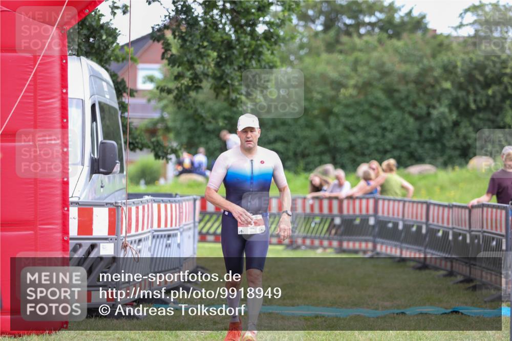 21.06.2026 - 29. Vierlanden-Triathlon Andreas Tolksdorf http://msf.ph/oto/9918949 21.06.2026 12:34:08 Ziel 3 meine-sportfotos.de