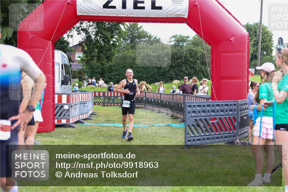 21.06.2026 - 29. Vierlanden-Triathlon Andreas Tolksdorf http://msf.ph/oto/9918963 21.06.2026 12:34:22 Ziel 823 meine-sportfotos.de