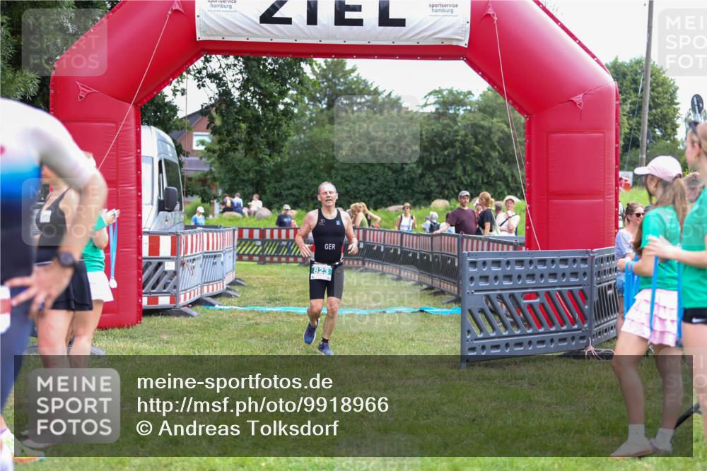 21.06.2026 - 29. Vierlanden-Triathlon Andreas Tolksdorf http://msf.ph/oto/9918966 21.06.2026 12:34:22 Ziel 823 meine-sportfotos.de