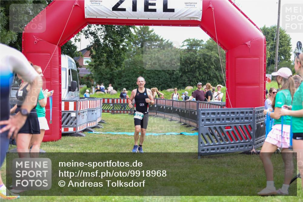 21.06.2026 - 29. Vierlanden-Triathlon Andreas Tolksdorf http://msf.ph/oto/9918968 21.06.2026 12:34:22 Ziel 823 meine-sportfotos.de