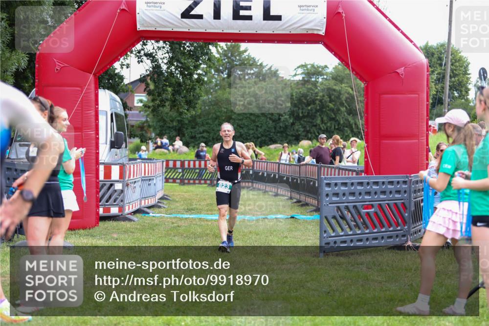 21.06.2026 - 29. Vierlanden-Triathlon Andreas Tolksdorf http://msf.ph/oto/9918970 21.06.2026 12:34:22 Ziel 823 meine-sportfotos.de