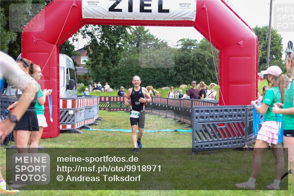 21.06.2026 - 29. Vierlanden-Triathlon Andreas Tolksdorf http://msf.ph/oto/9918971 21.06.2026 12:34:22 Ziel 823 meine-sportfotos.de