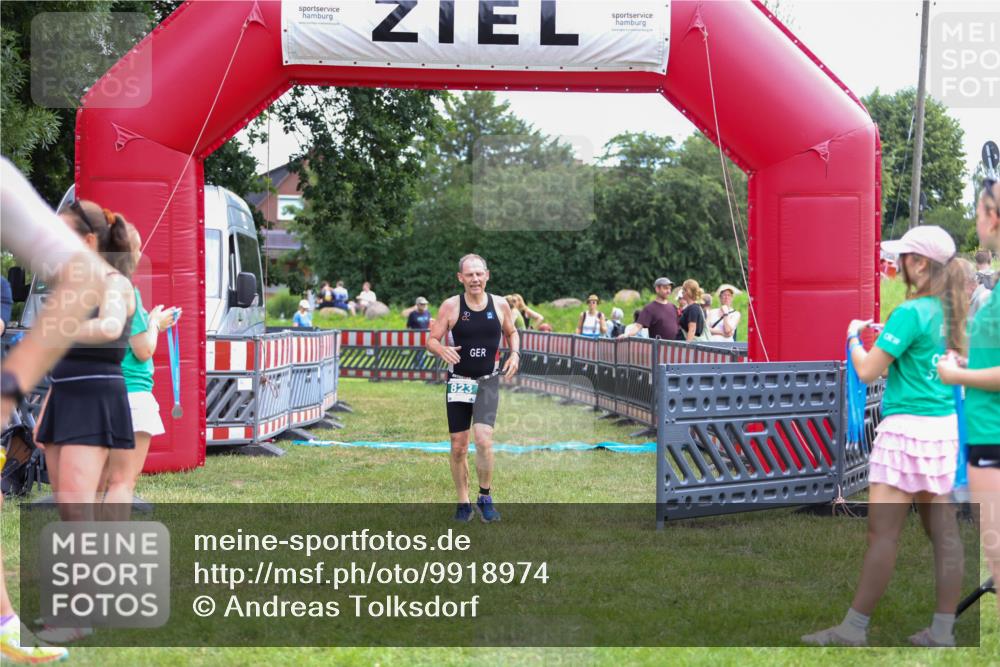 21.06.2026 - 29. Vierlanden-Triathlon Andreas Tolksdorf http://msf.ph/oto/9918974 21.06.2026 12:34:22 Ziel 823 meine-sportfotos.de