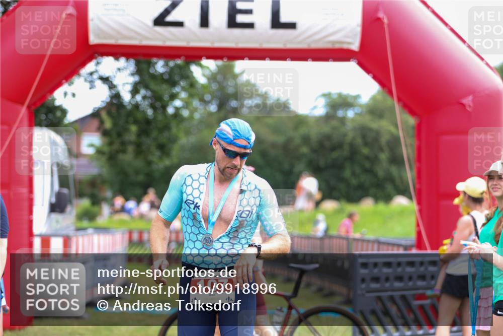 21.06.2026 - 29. Vierlanden-Triathlon Andreas Tolksdorf http://msf.ph/oto/9918996 21.06.2026 12:36:13 Ziel  meine-sportfotos.de